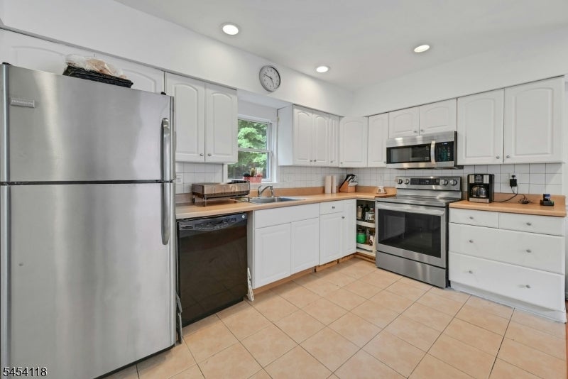 380 Ringwood Ave