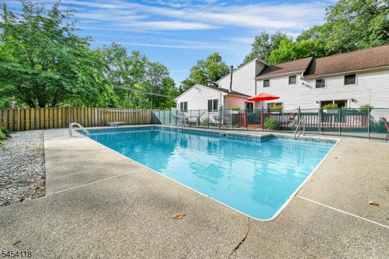 380 Ringwood Ave