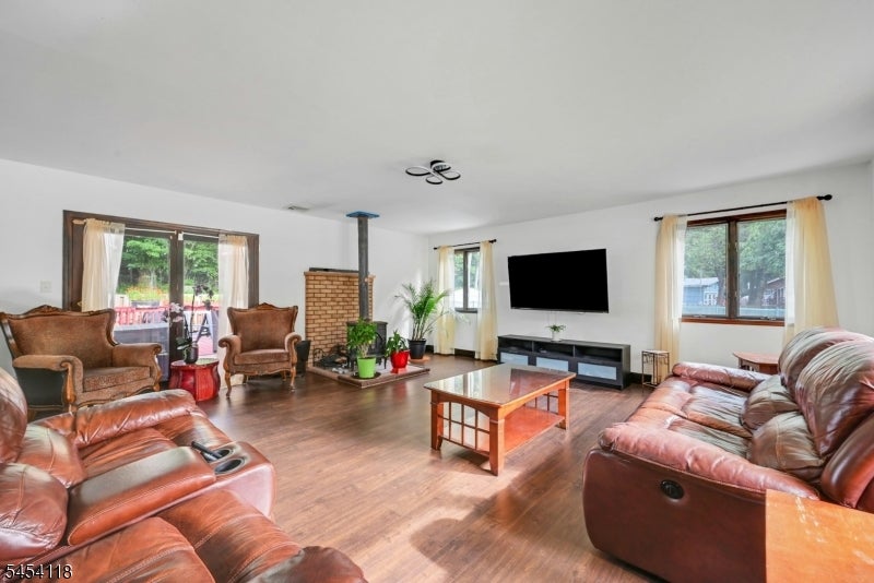 380 Ringwood Ave