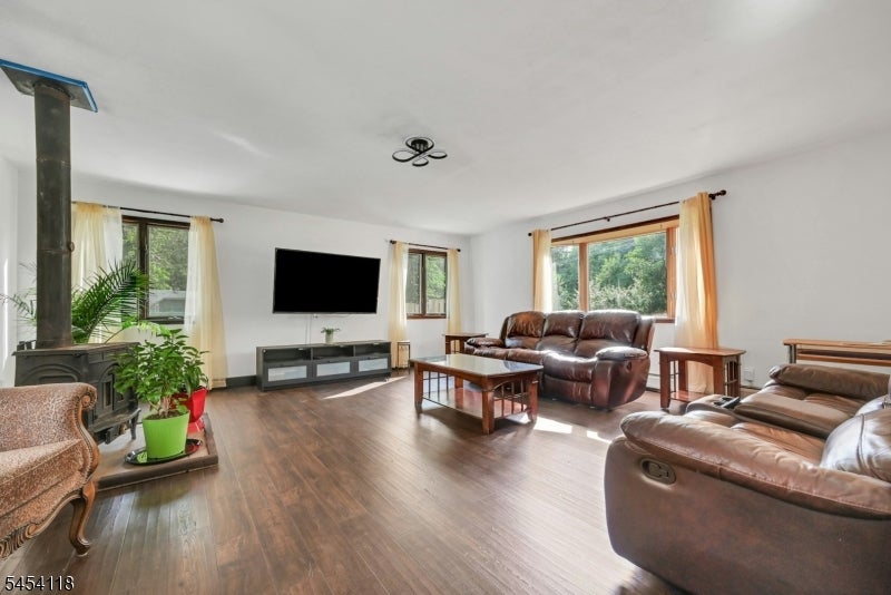 380 Ringwood Ave