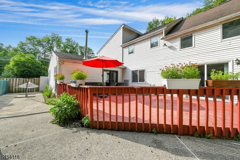 380 Ringwood Ave