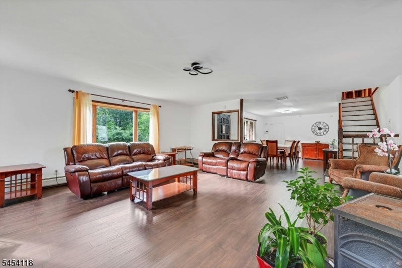 380 Ringwood Ave
