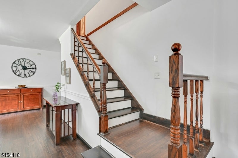 380 Ringwood Ave