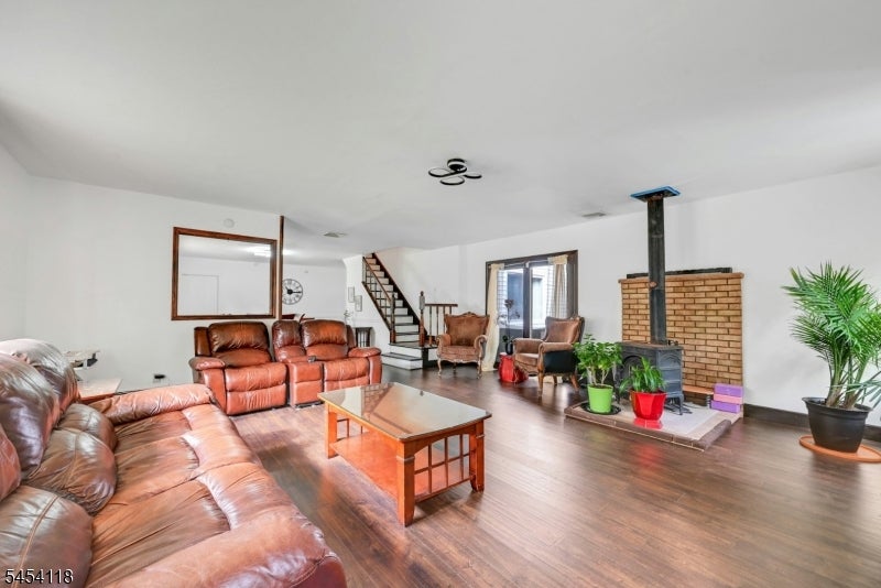 380 Ringwood Ave