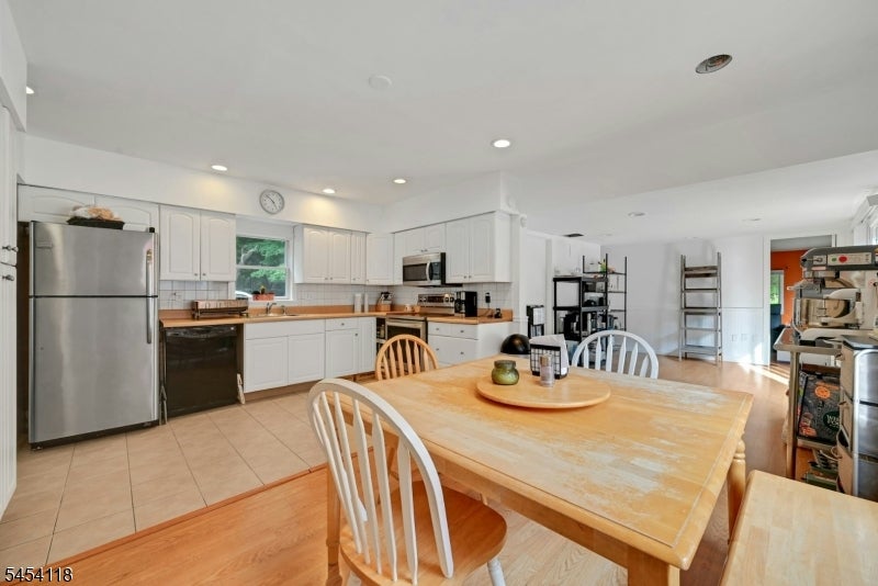 380 Ringwood Ave