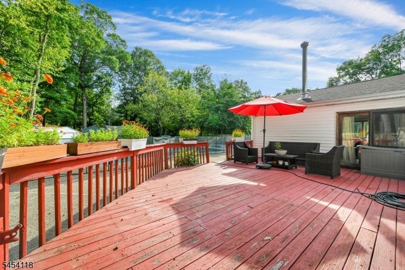 380 Ringwood Ave