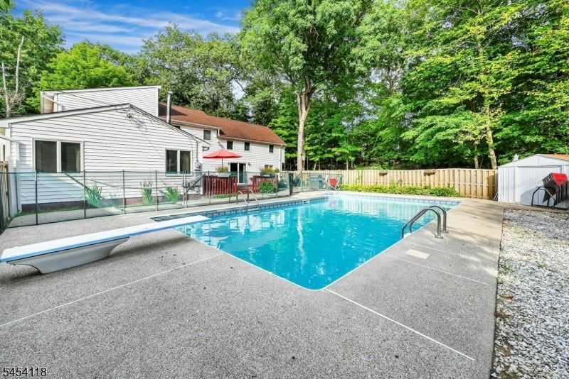380 Ringwood Ave