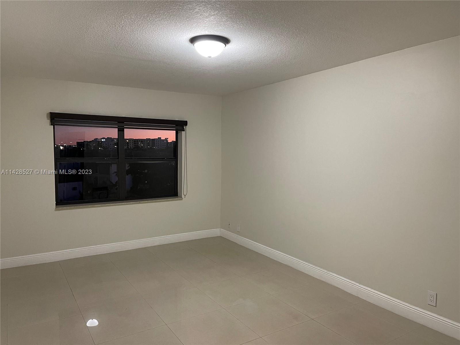 8290 Lake Dr # 516