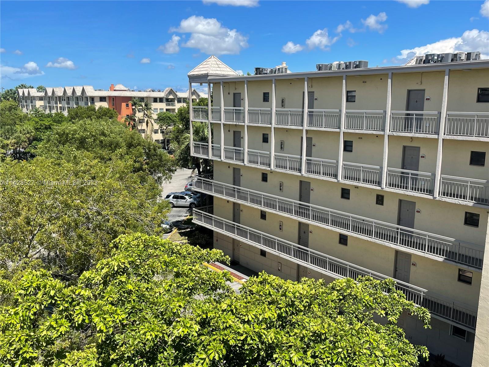 8290 Lake Dr # 516