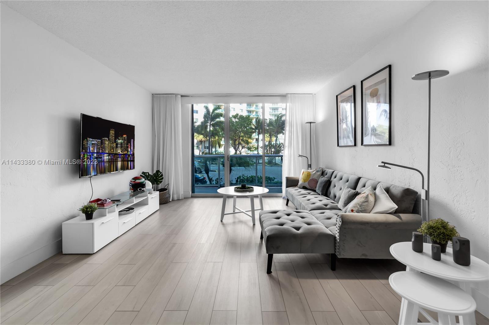 19390 Collins Ave # 118