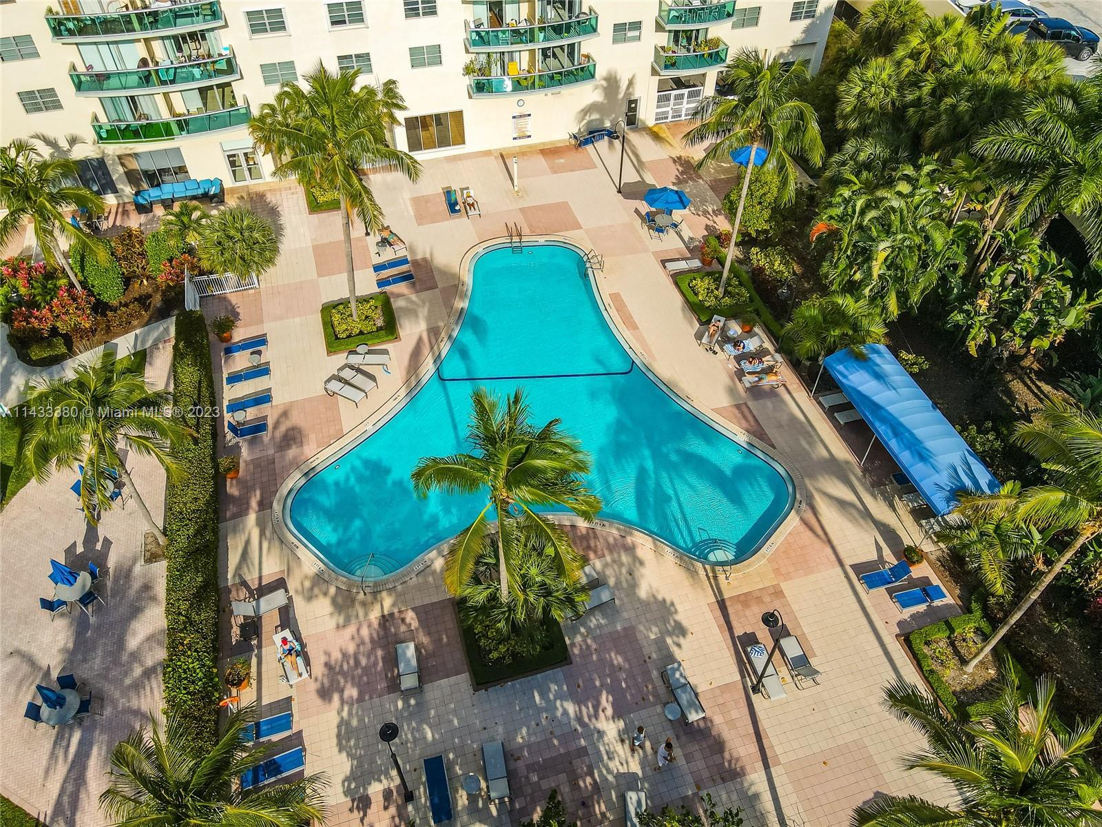 19390 Collins Ave # 118