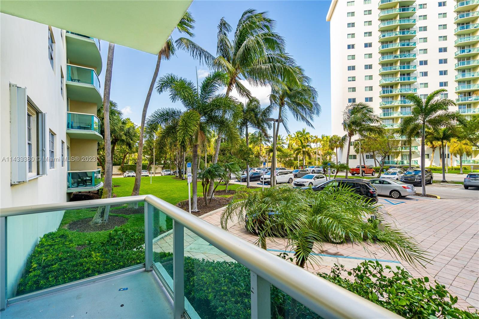 19390 Collins Ave # 118