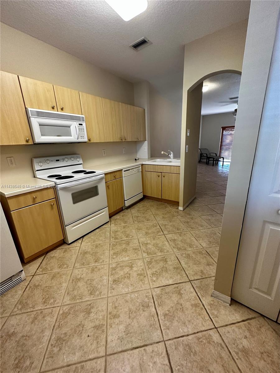 5670 NW 116th Ave # 219