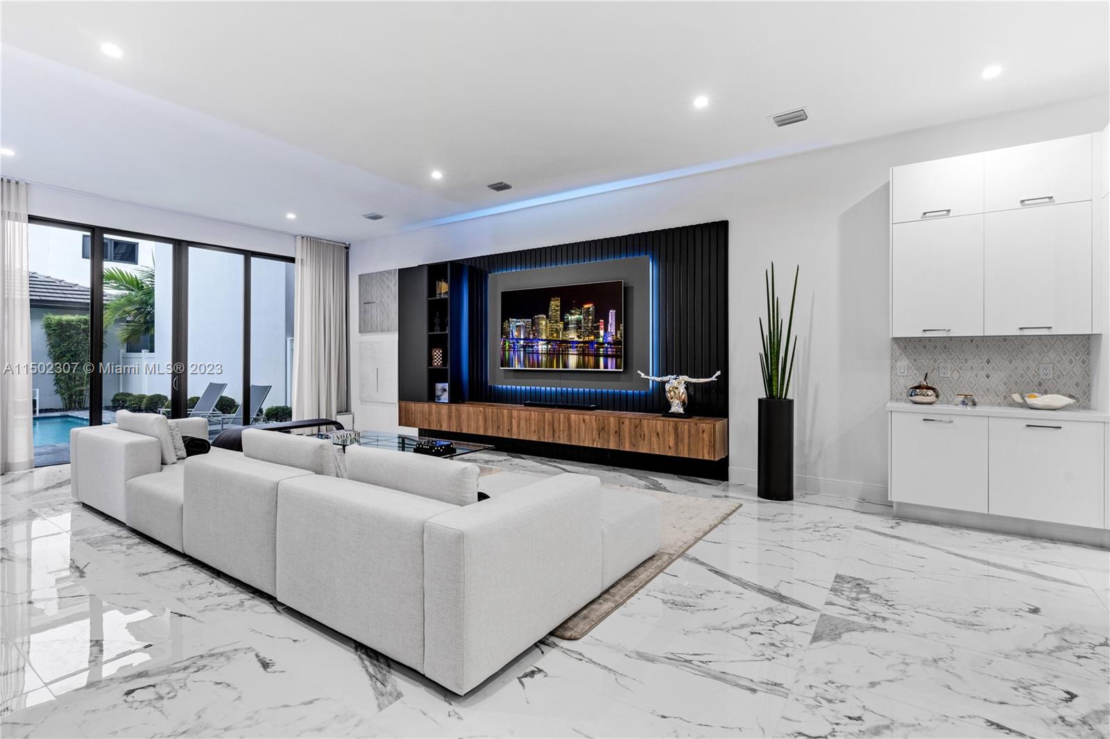 8179 NW 47th Ter