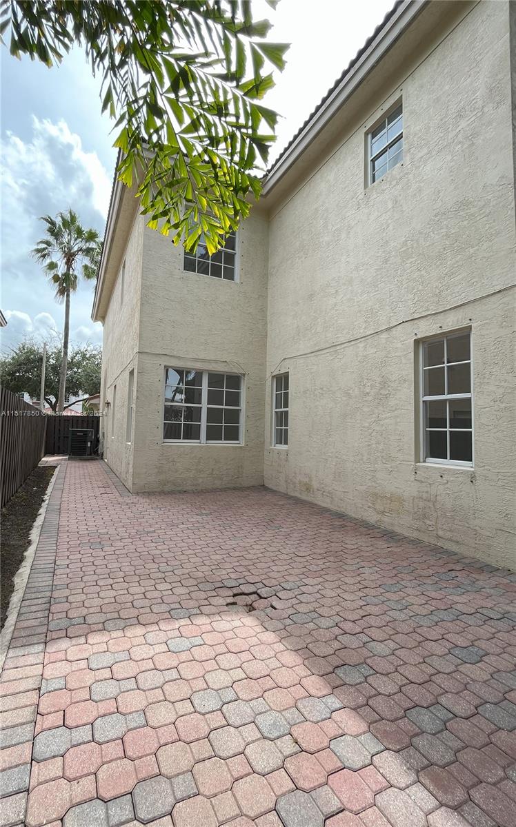 11213 NW 71st Ter Unit: -