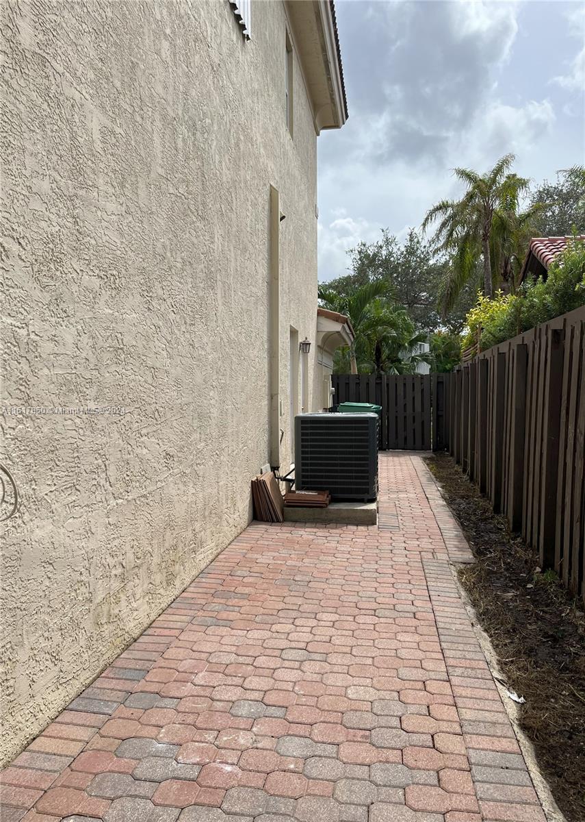 11213 NW 71st Ter Unit: -