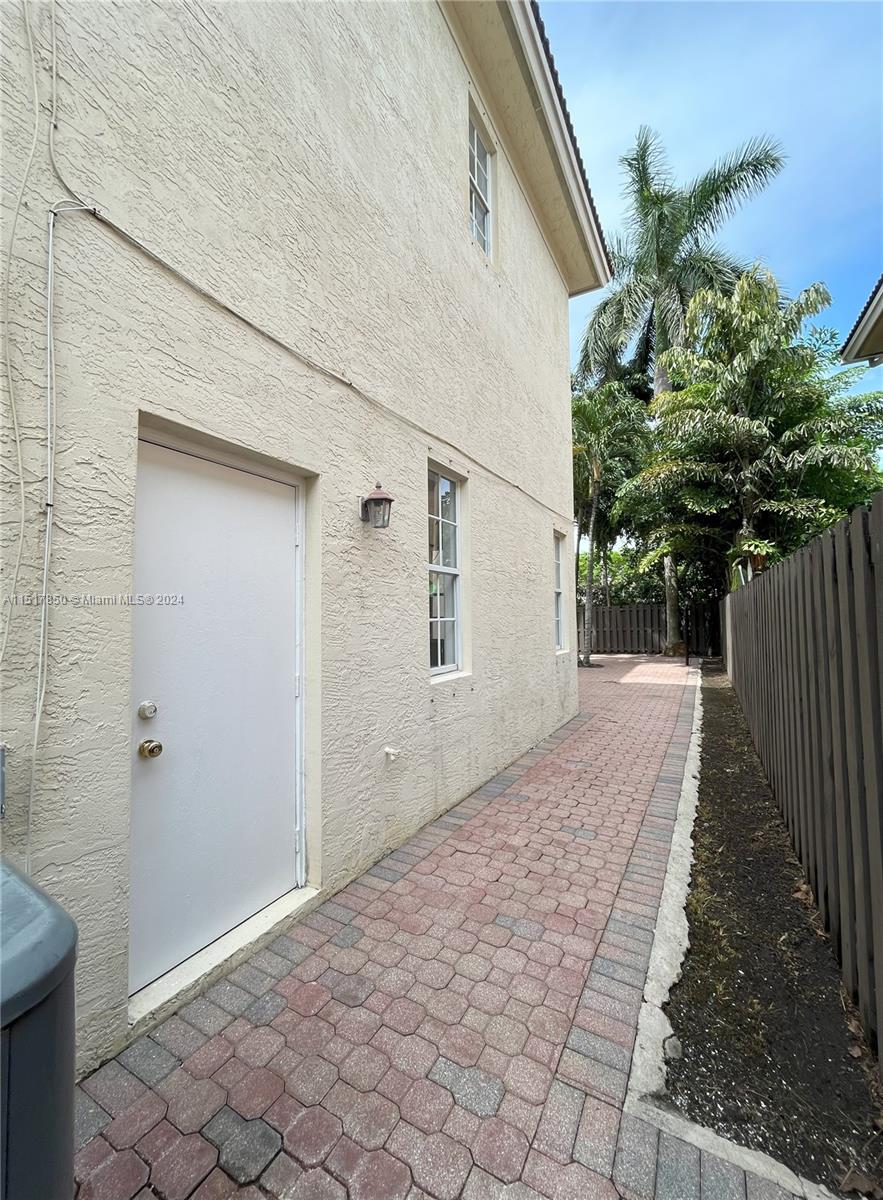 11213 NW 71st Ter Unit: -