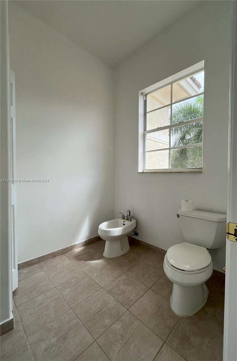 11213 NW 71st Ter Unit: -
