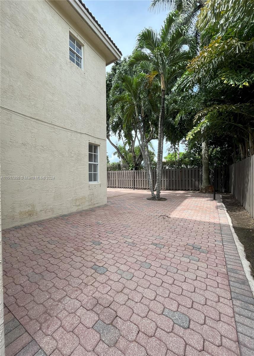 11213 NW 71st Ter Unit: -