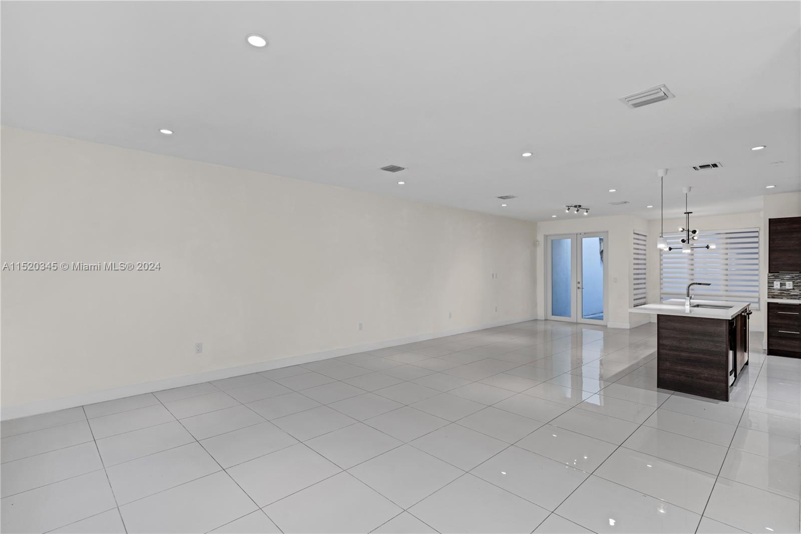 10426 NW 64th Ter