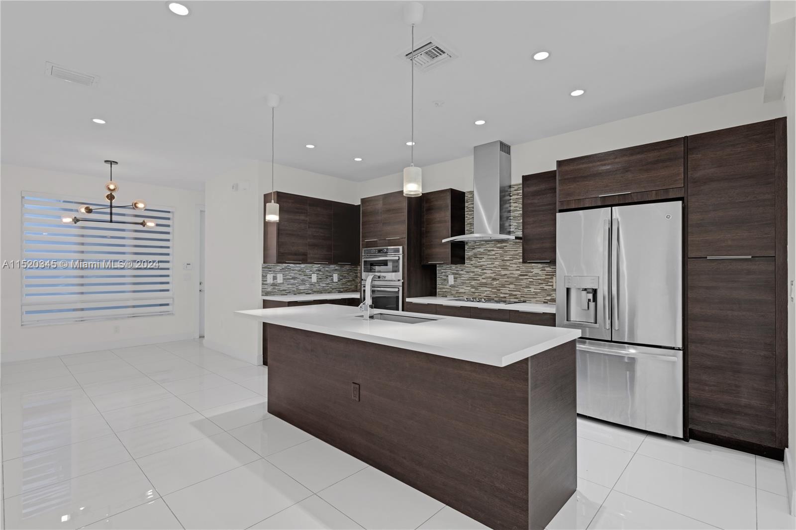 10426 NW 64th Ter