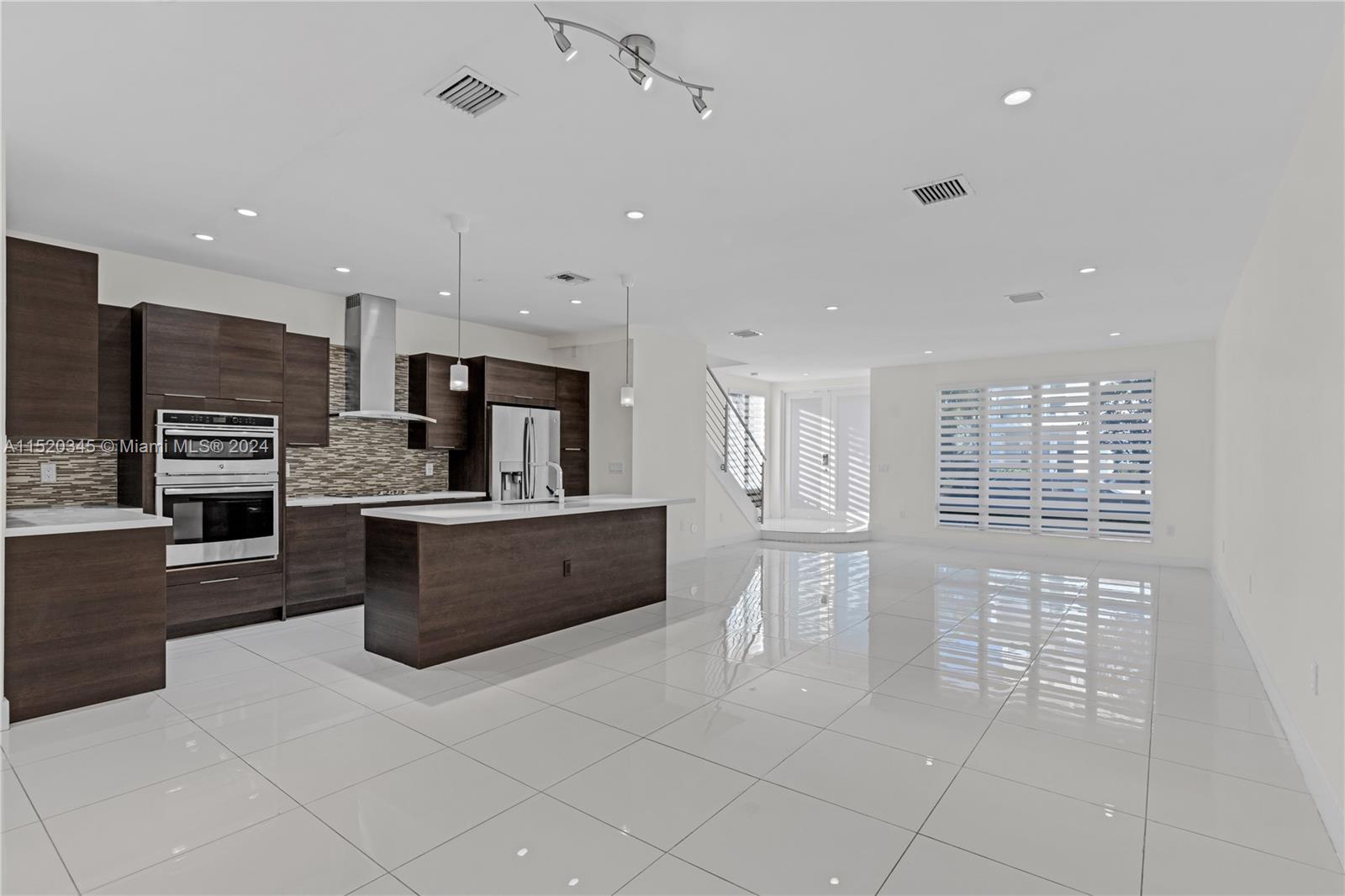 10426 NW 64th Ter