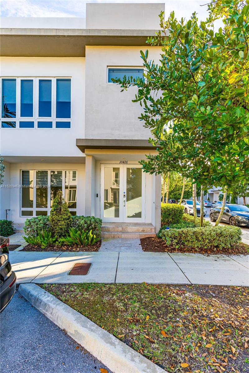 10426 NW 64th Ter