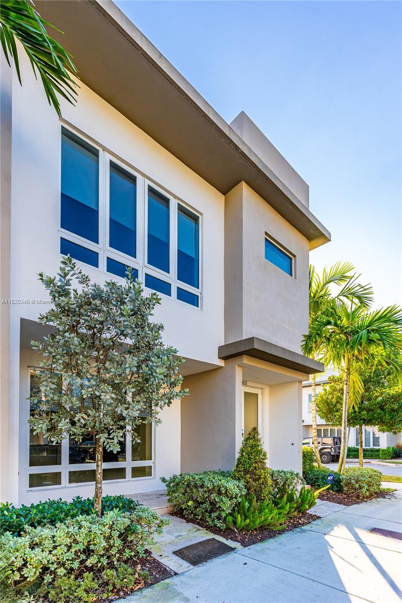 10426 NW 64th Ter