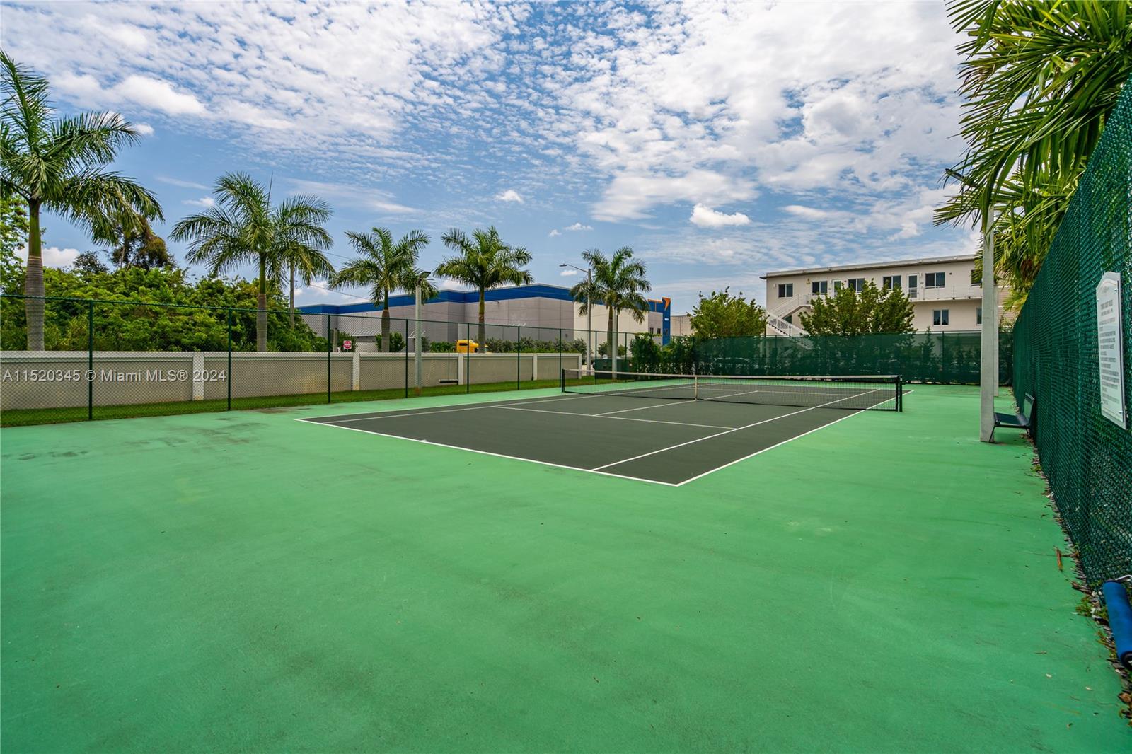 10426 NW 64th Ter