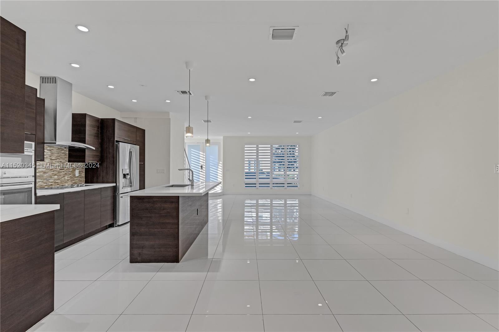 10426 NW 64th Ter