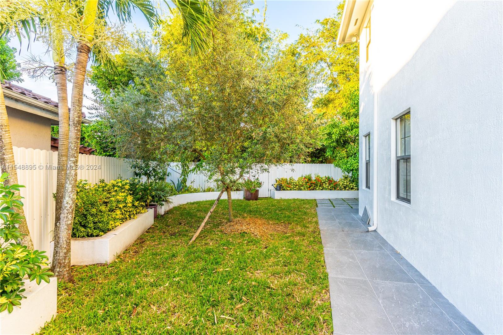 9923 NW 10th Ter