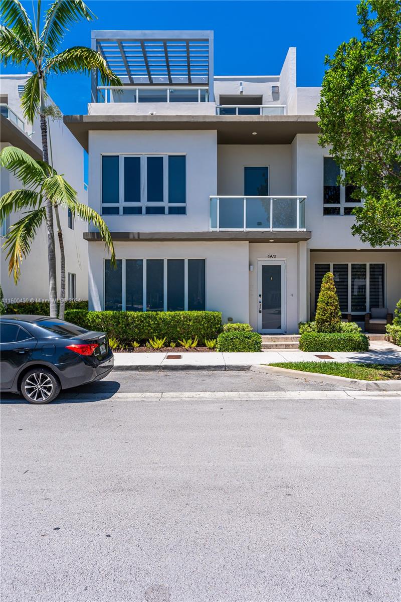 6410 NW 105th Pl