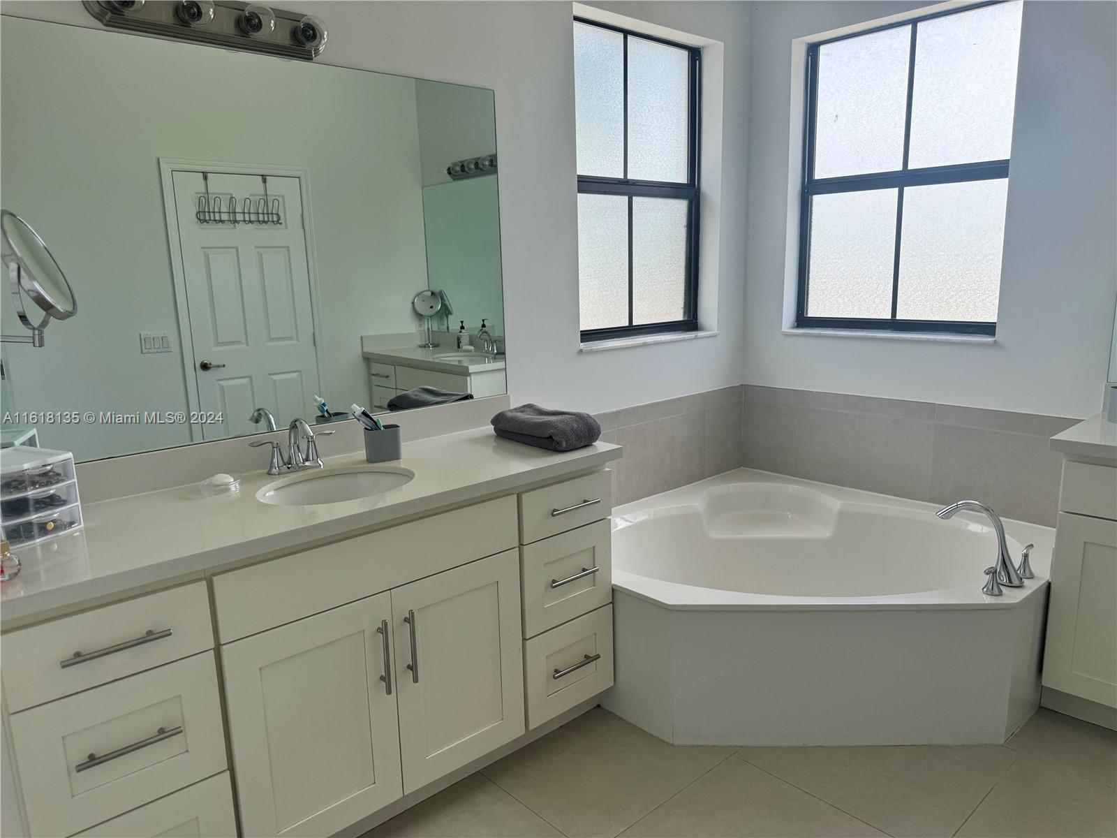 10400 NW 58th Ter