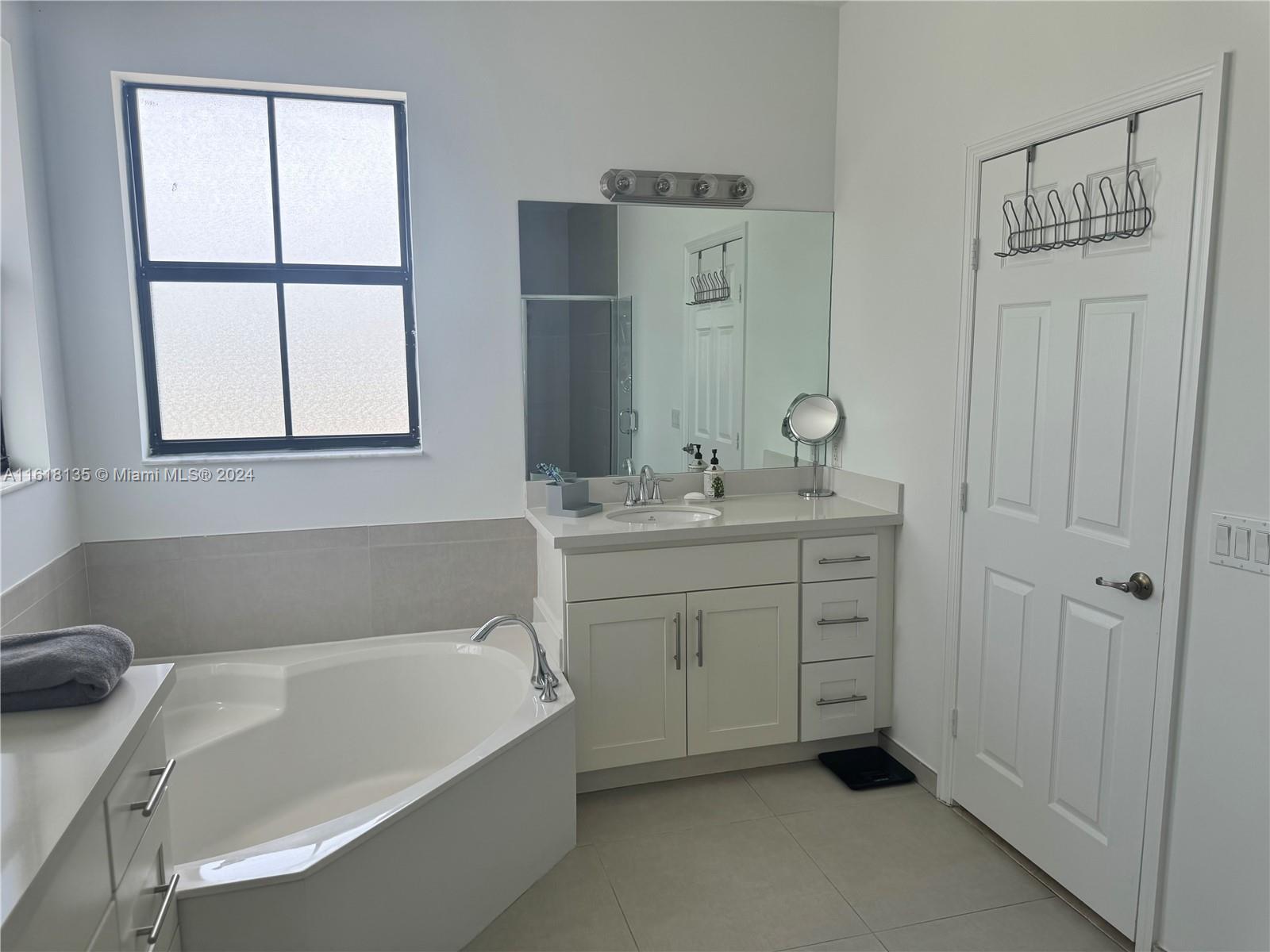 10400 NW 58th Ter