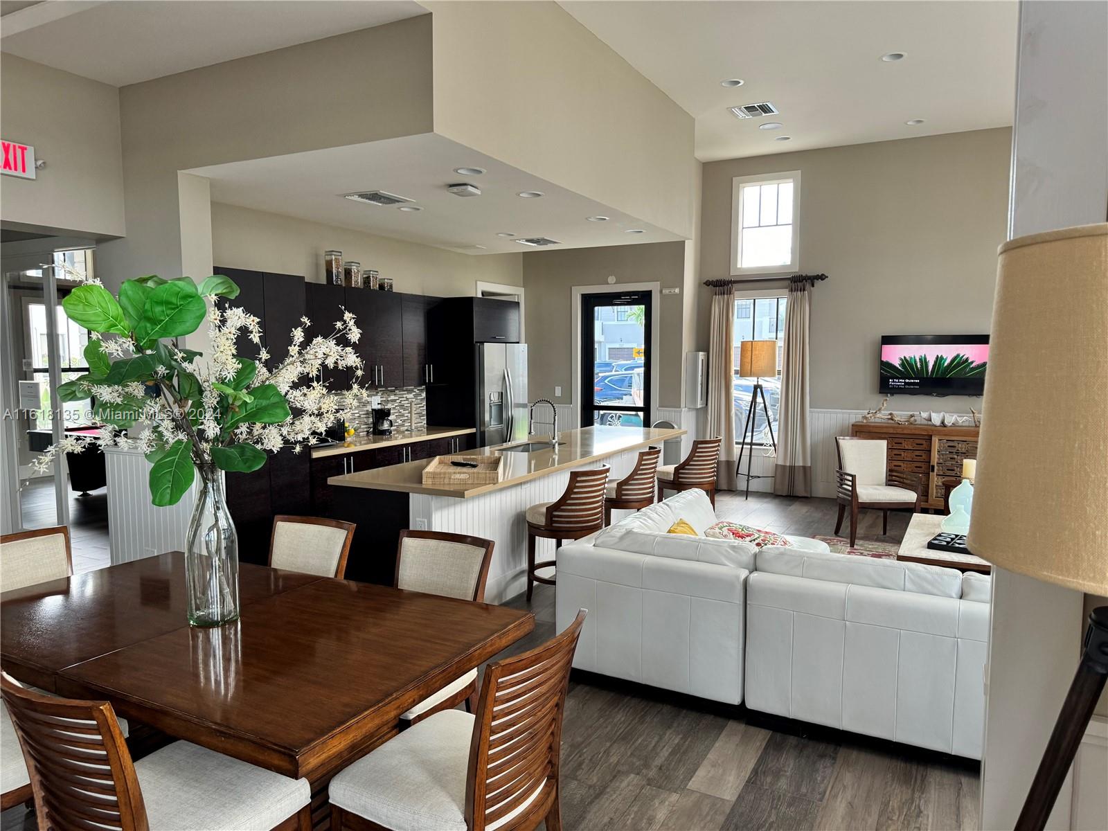 10400 NW 58th Ter
