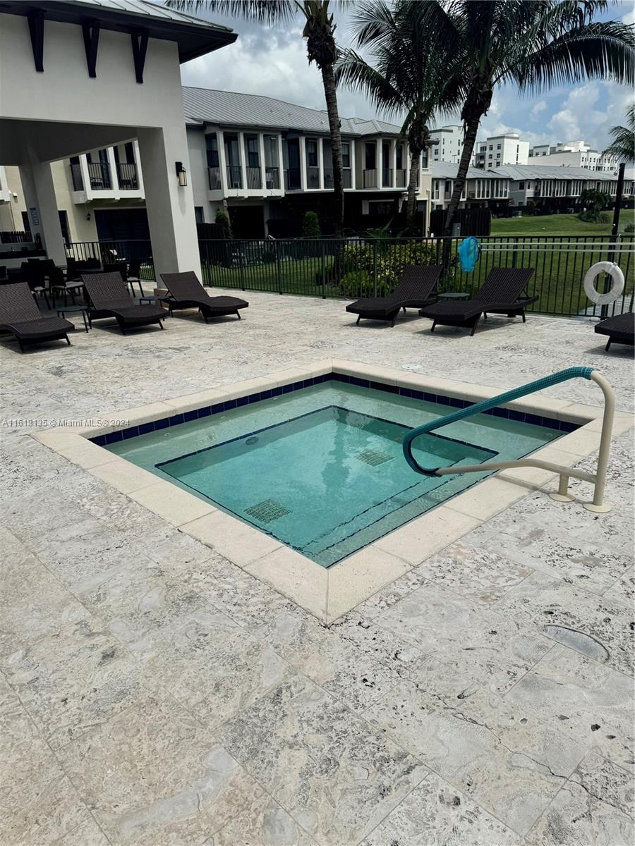 10400 NW 58th Ter