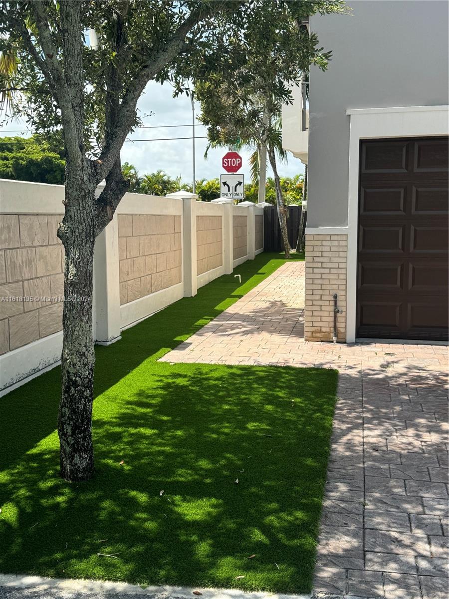 10400 NW 58th Ter