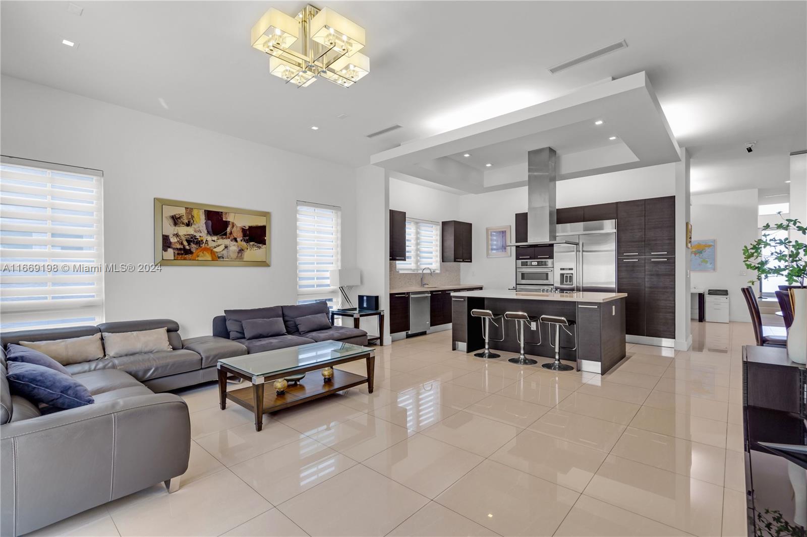 8280 NW 34th St