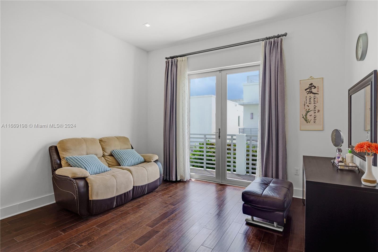 8280 NW 34th St