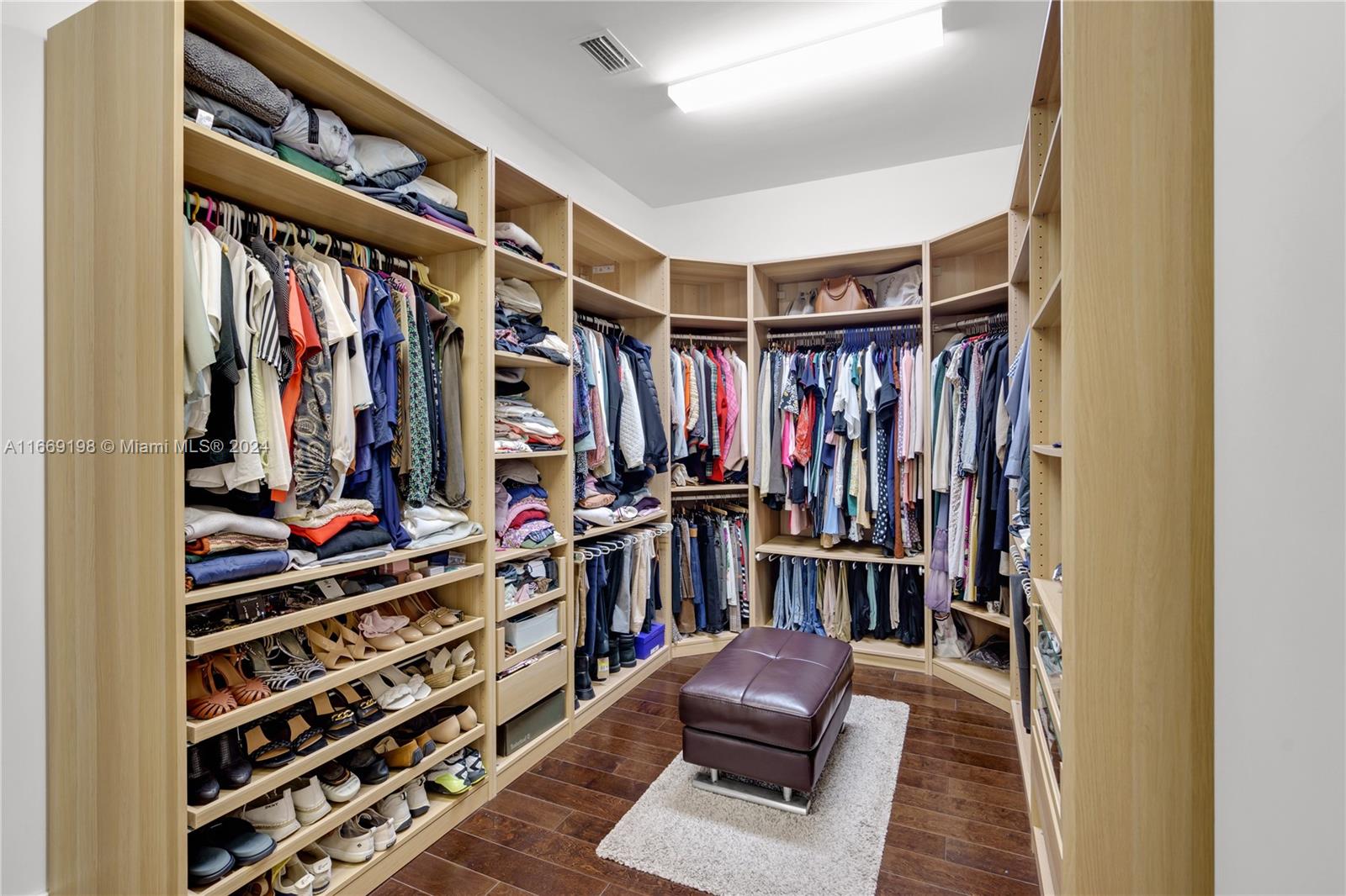 8280 NW 34th St