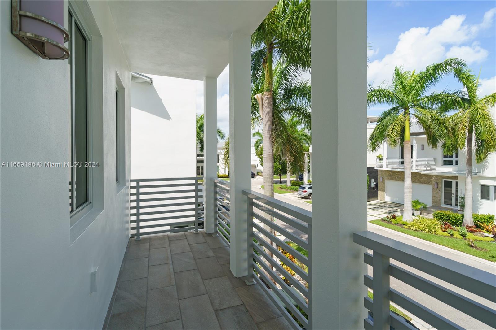 8280 NW 34th St