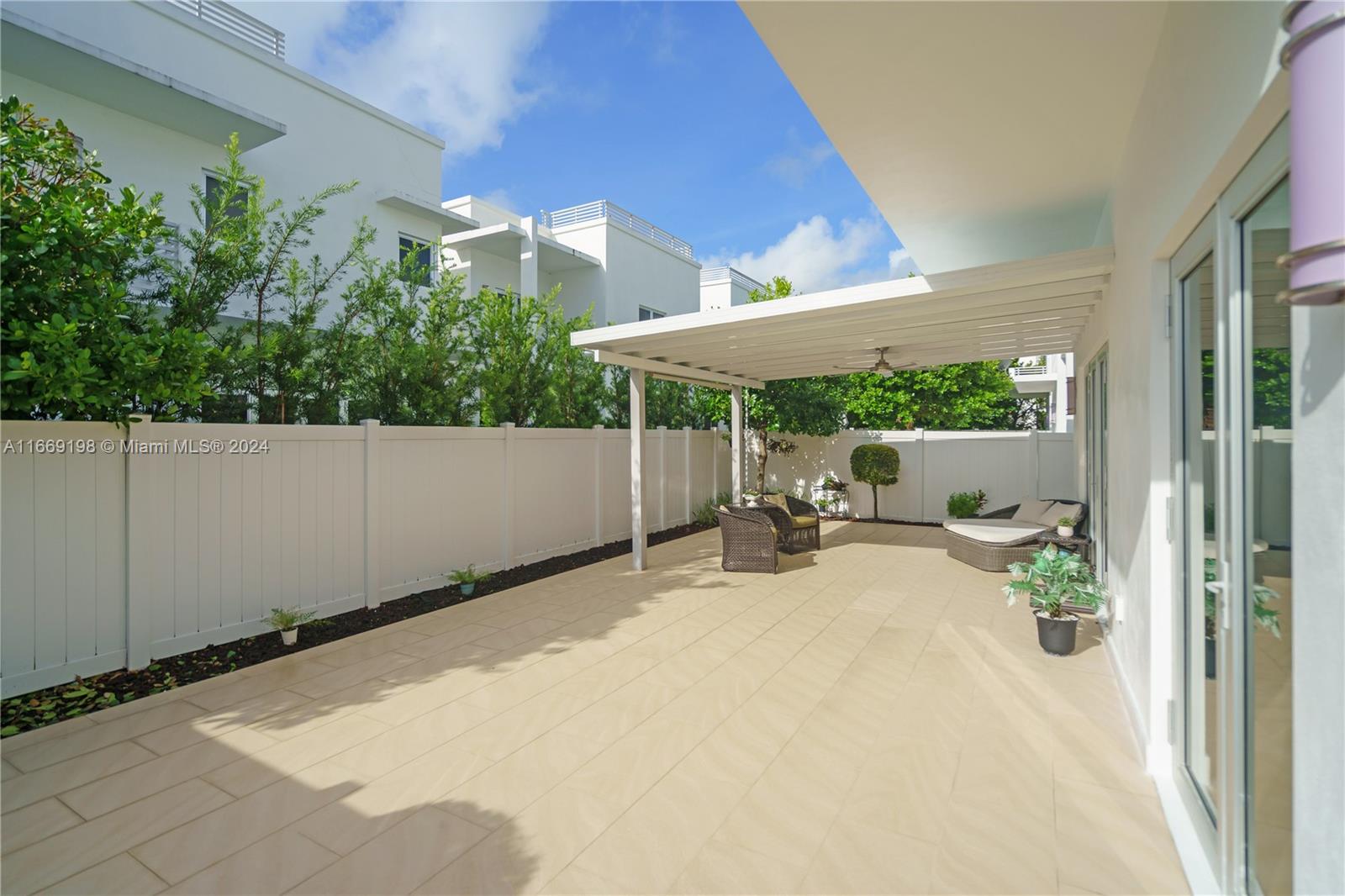 8280 NW 34th St