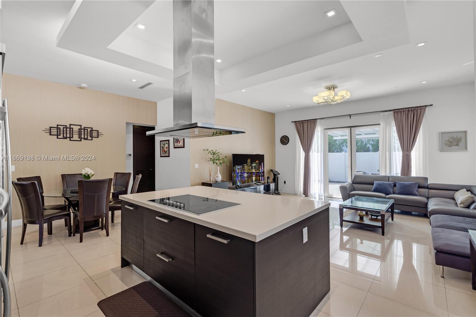 8280 NW 34th St