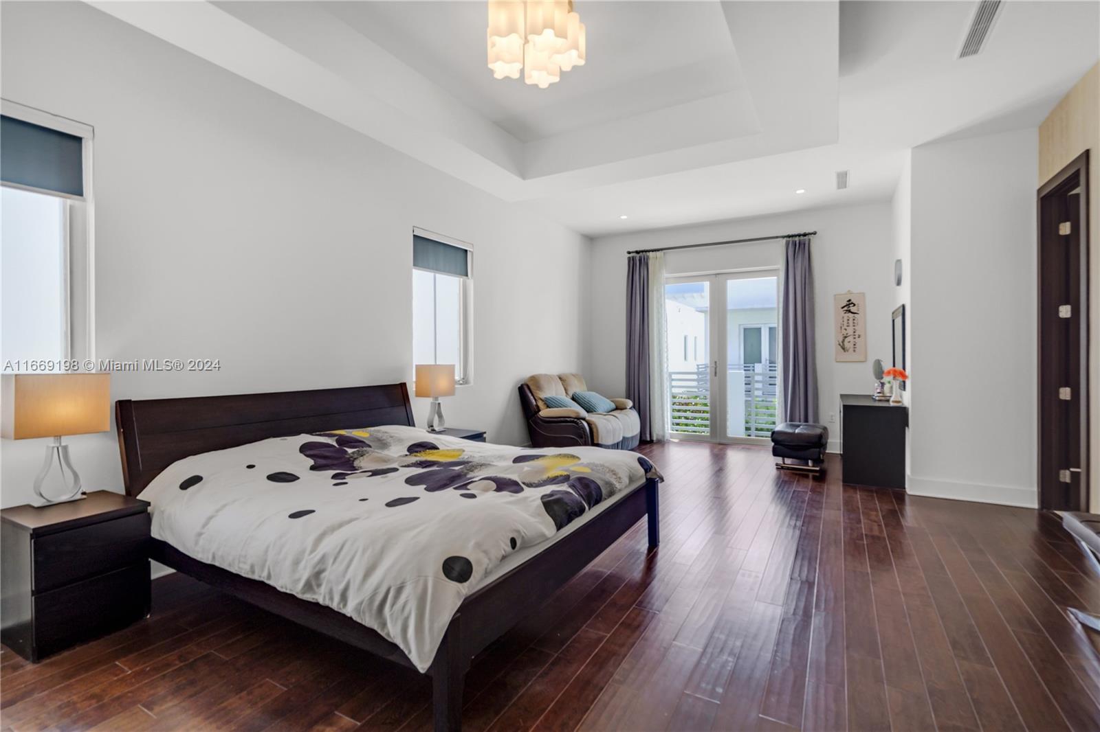 8280 NW 34th St