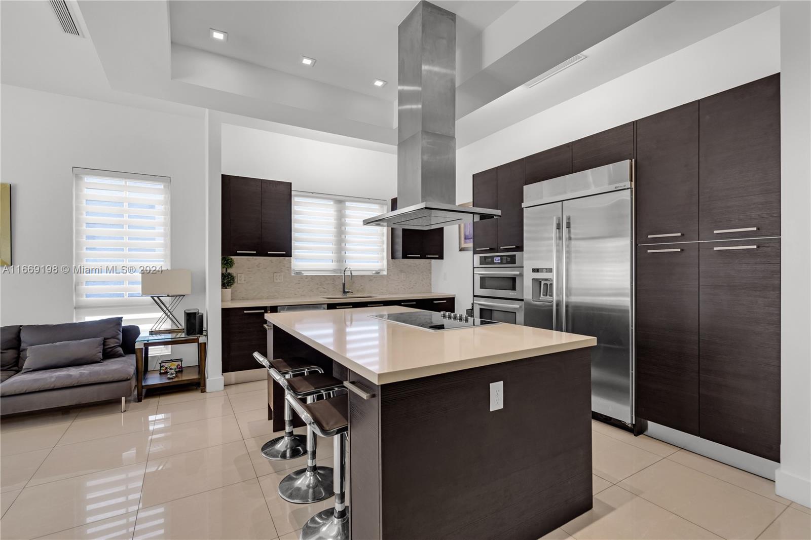 8280 NW 34th St