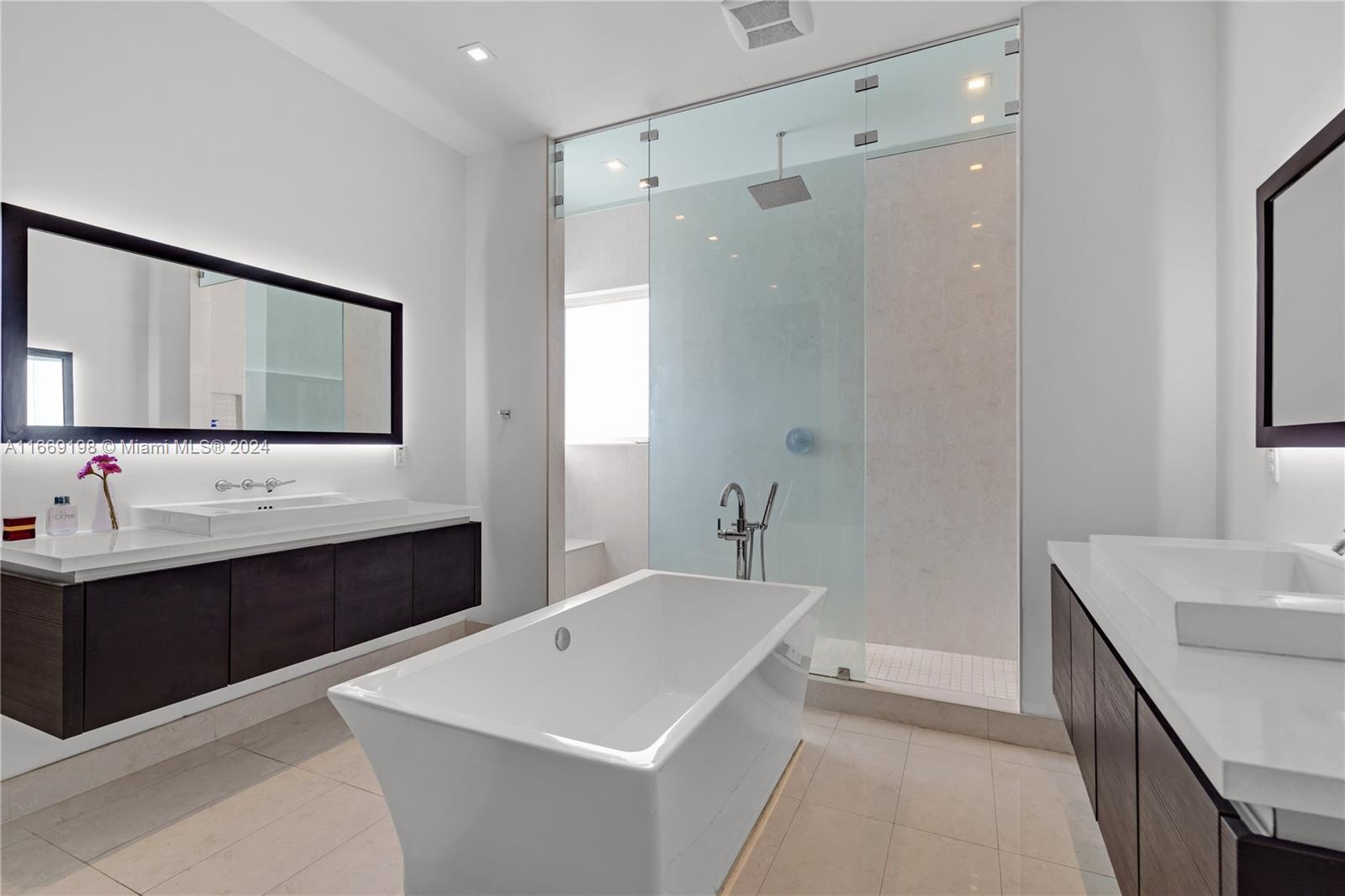 8280 NW 34th St