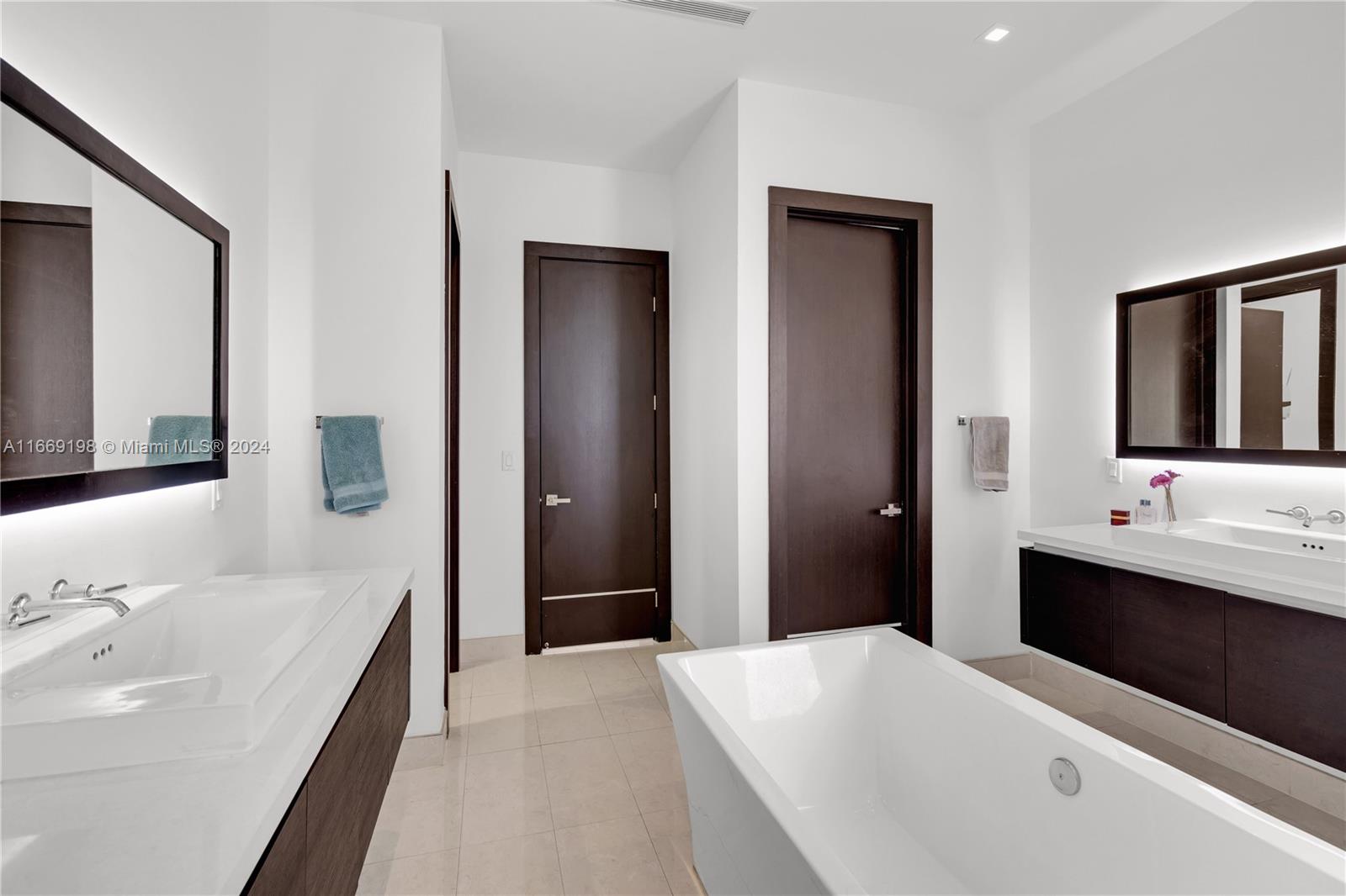 8280 NW 34th St