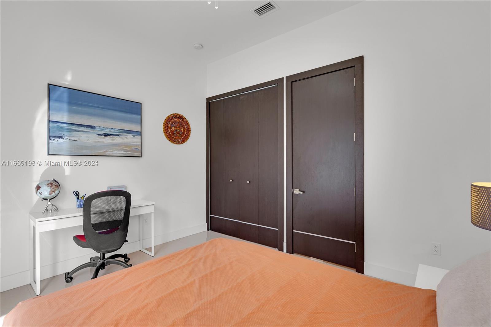 8280 NW 34th St