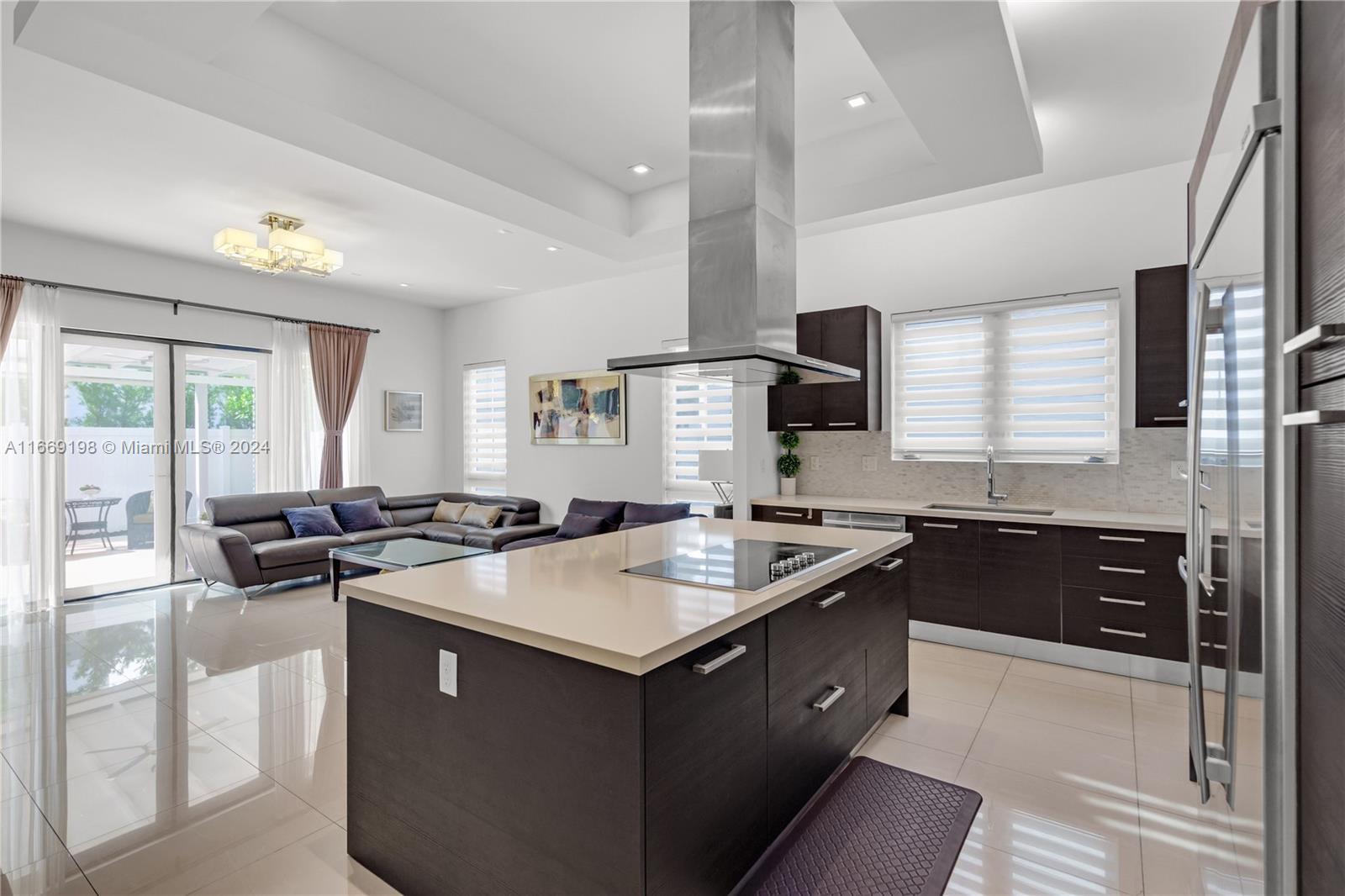 8280 NW 34th St
