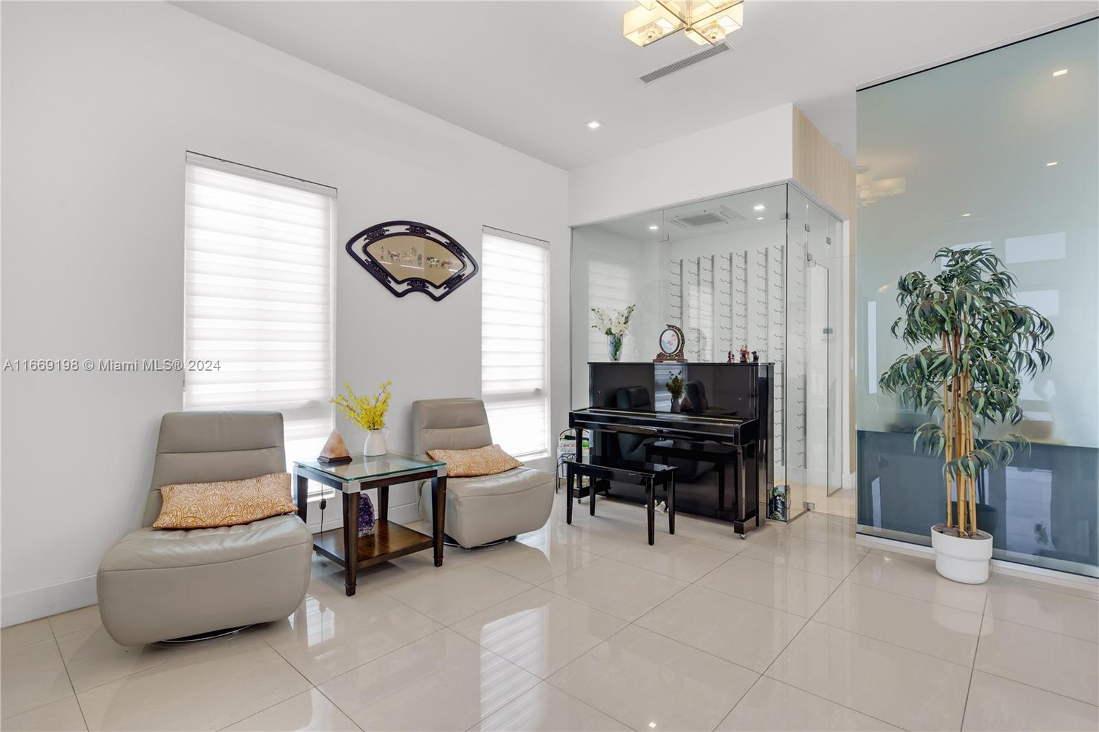 8280 NW 34th St